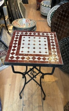 Mosaikkbord 30x30 cm i beige/ burgunder fliser